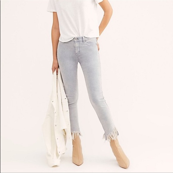 Free People Great Heights Frayed Ankle Skinny Jeans in Indigo Stone Wash - Picture 1 of 6